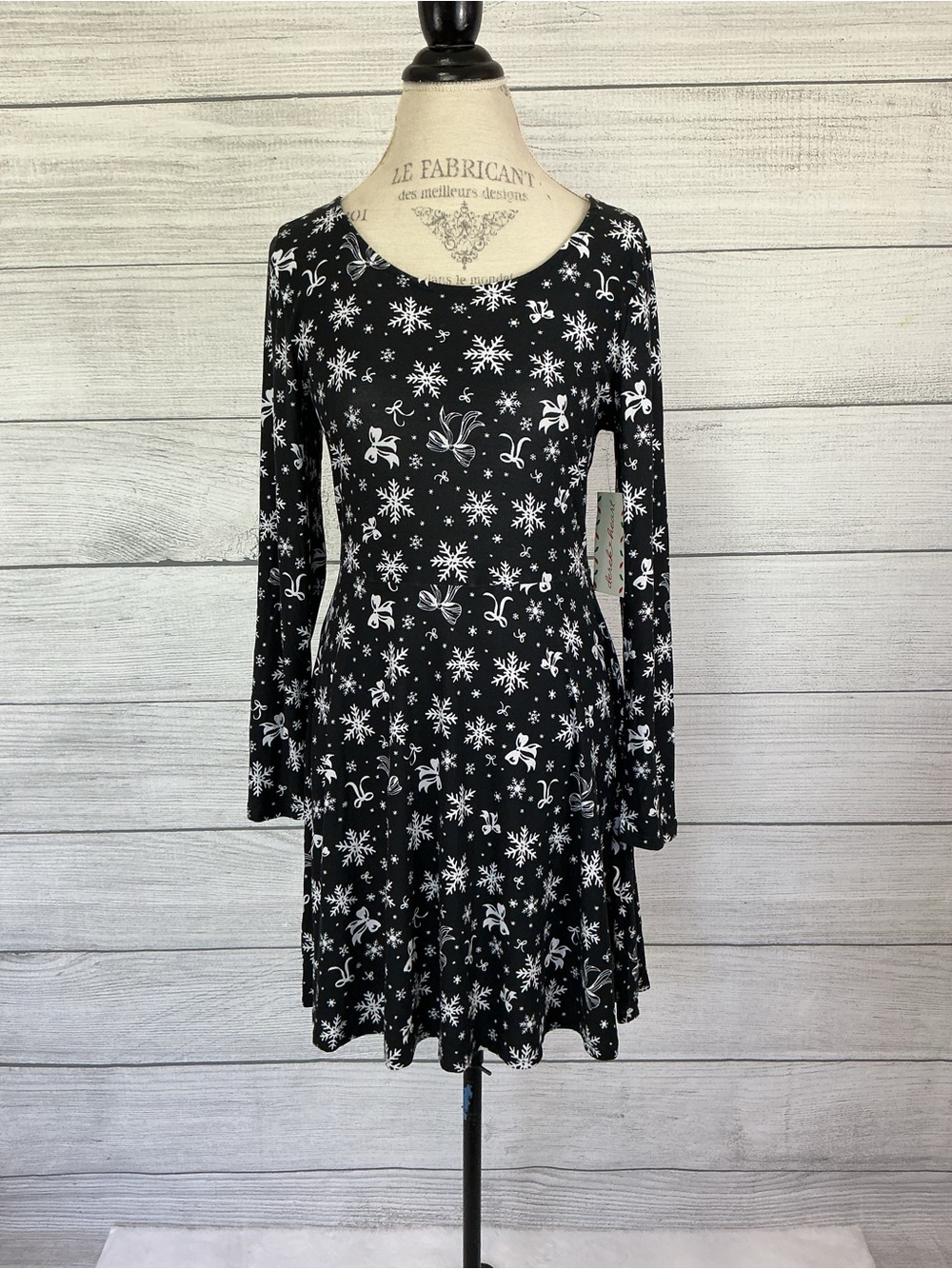 Black & White Snowflake Print Long-Sleeve A-Line Dress with matching scrunchie